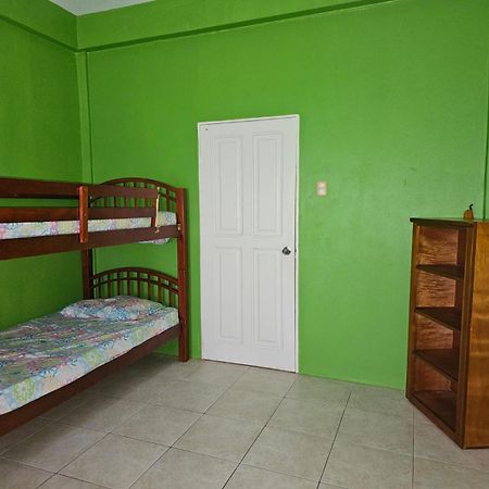 Fish Tobago Guesthouse Or Joy And Brandon Guesthouse Buccoo Quarto foto
