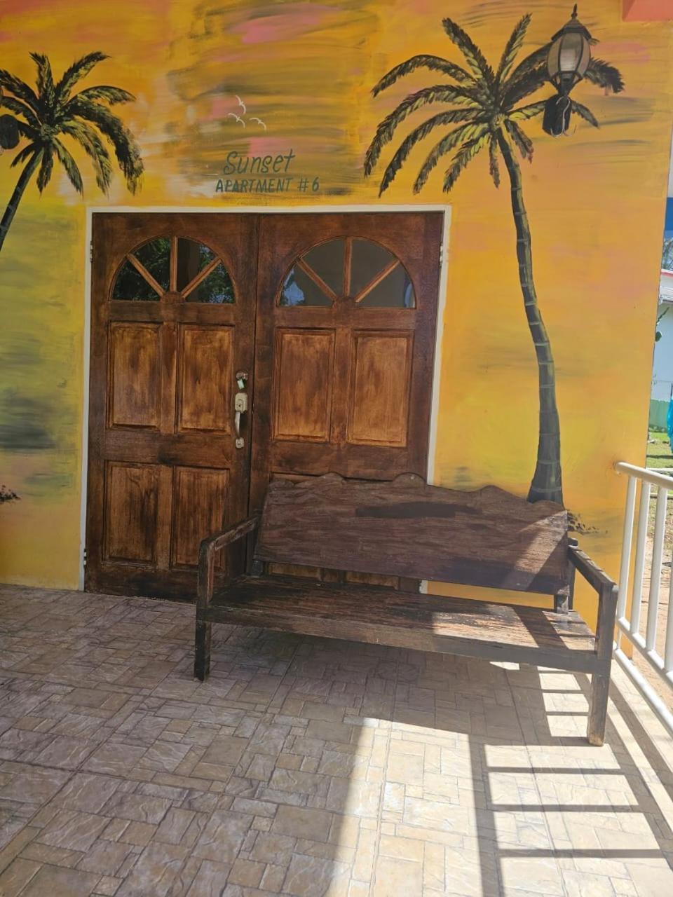 Fish Tobago Guesthouse Or Joy And Brandon Guesthouse Buccoo Quarto foto