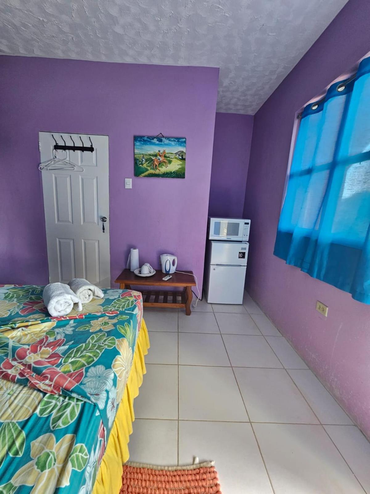 Fish Tobago Guesthouse Or Joy And Brandon Guesthouse Buccoo Quarto foto