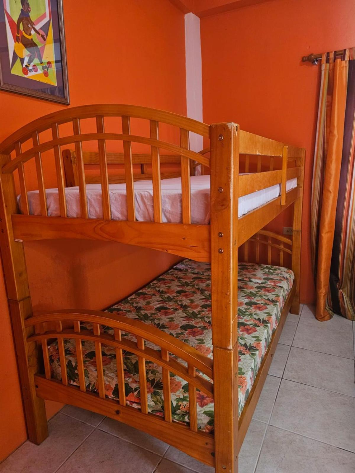 Fish Tobago Guesthouse Or Joy And Brandon Guesthouse Buccoo Quarto foto