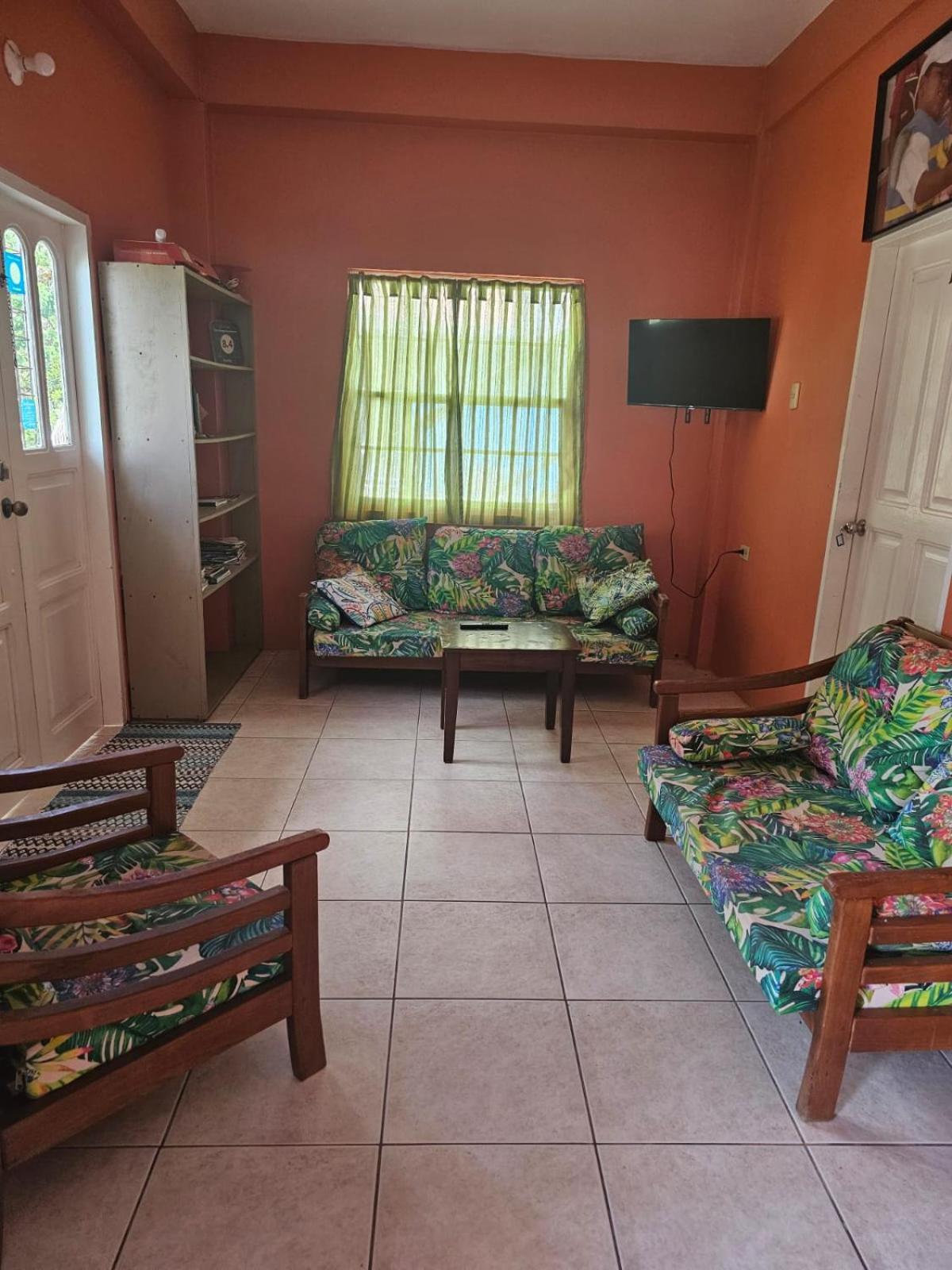 Fish Tobago Guesthouse Or Joy And Brandon Guesthouse Buccoo Quarto foto