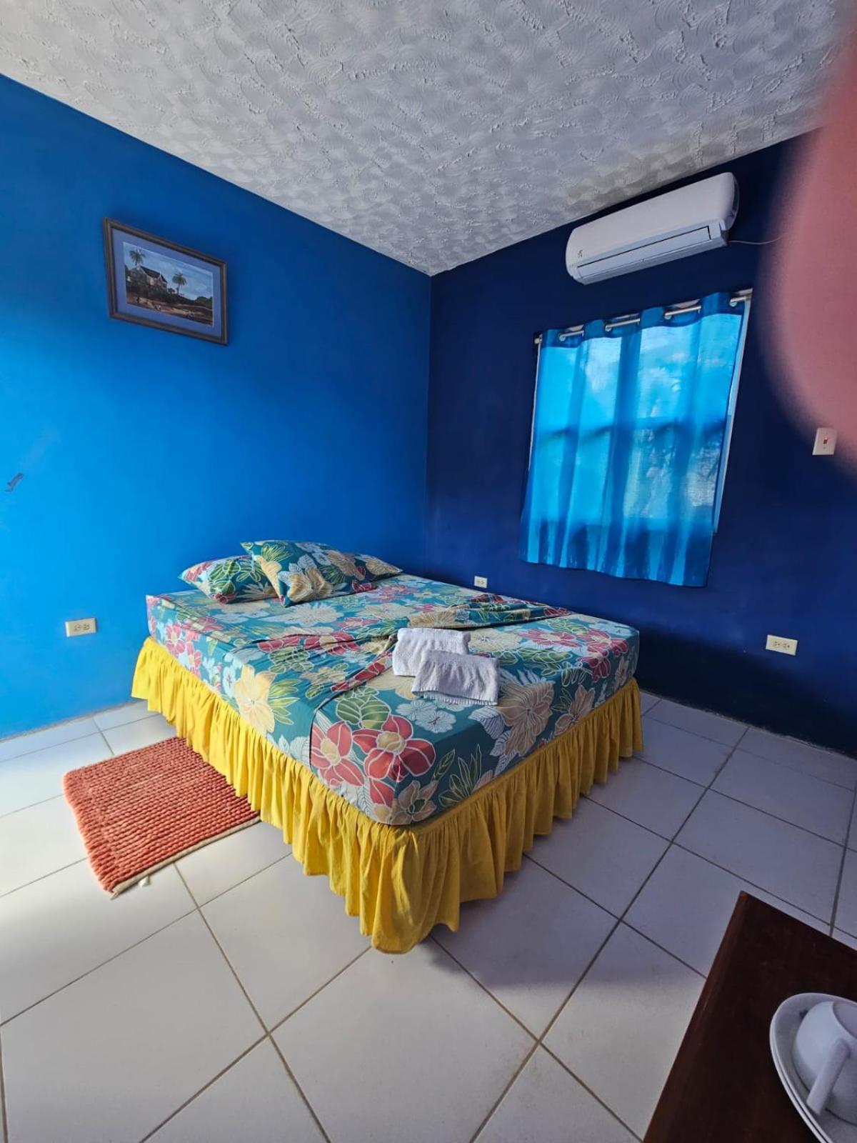 Fish Tobago Guesthouse Or Joy And Brandon Guesthouse Buccoo Quarto foto